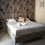 Domus Carulli 23 Pensión 3*