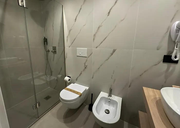 Πανσιόν Domus Carulli 23 3*